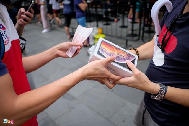 Nếu chịu đầy đủ thuế ph&iacute; nhập khẩu, iPhone x&aacute;ch tay kh&oacute; l&ograve;ng cạnh tranh với h&agrave;ng nhập khẩu ch&iacute;nh ngạch.