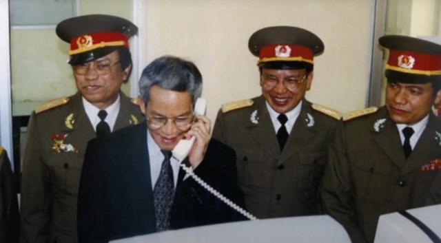 "N&oacute;i đến thời b&igrave;nh minh của Viettel, phải n&oacute;i đến những c&aacute;i chiến lược, những quyết định rất quan trọng", Trung tướng Ho&agrave;ng Anh Xu&acirc;n chia sẻ.
