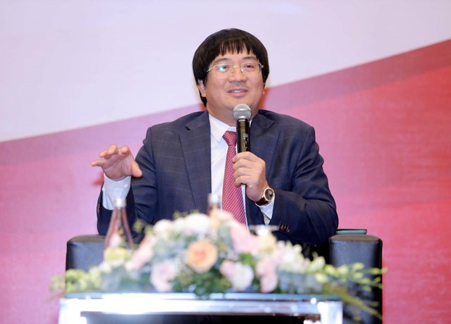 &Ocirc;ng Phạm Đ&igrave;nh Đo&agrave;n, Chủ tịch Tập đo&agrave;n Ph&uacute; Th&aacute;i chia sẻ về c&acirc;u chuyện chuyển giao thế hệ tại buổi tọa đ&agrave;m.&nbsp;