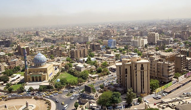 Một th&agrave;nh phố sa mạc nổi tiếng kh&aacute;c l&agrave;&nbsp;Baghdad, thủ đ&ocirc; của Iraq. Th&agrave;nh phố l&acirc;u đời n&agrave;y nằm dọc con s&ocirc;ng Tigris, được th&agrave;nh lập v&agrave;o thế kỷ 8. Nơi đ&acirc;y đ&oacute;ng vai tr&ograve; l&agrave; trung t&acirc;m văn h&oacute;a, thương mại v&agrave; tr&iacute; tuệ quan trọng trong thế giới người Hồi gi&aacute;o. Trong đ&oacute;, House of Wisdom l&agrave; một trong những c&ocirc;ng tr&igrave;nh nổi tiếng.