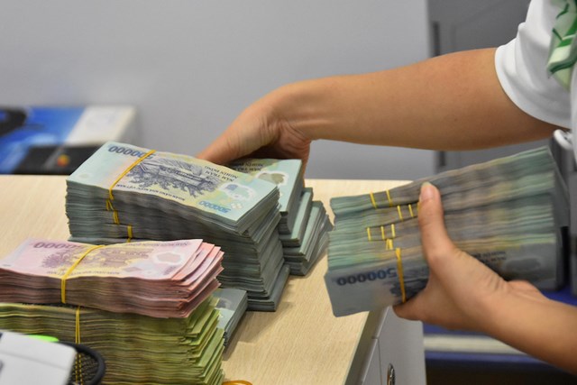 Nhiều nh&agrave; đầu tư r&oacute;t vốn v&agrave;o tr&aacute;i phiếu doanh nghiệp v&igrave; l&atilde;i suất cao. Ảnh: Lam Giang