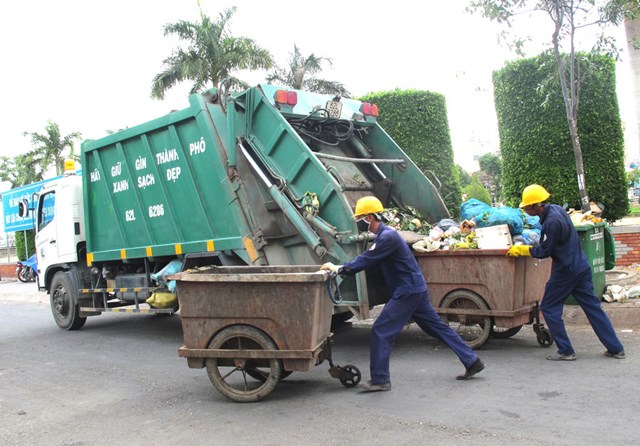 Thu ph&iacute; r&aacute;c sinh hoạt theo khối lượng trước năm 2025.&nbsp;