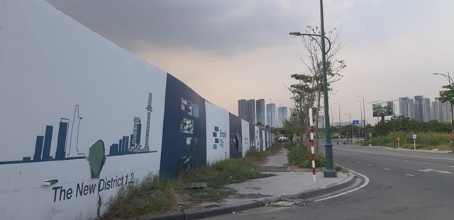 Khu phức hợp Th&aacute;p quan s&aacute;t Empire City c&ograve;n ngổn ngang ph&aacute;p l&yacute; chưa được cấp ph&eacute;p. (Ảnh: L&yacute; Tuấn)