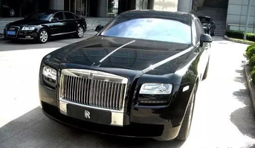 Một trong những chiếc xế sang đắt đỏ của Đ&agrave;o Hoa B&iacute;ch.