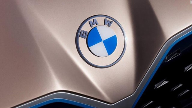 Trong tiếng Đức, h&atilde;ng xe&nbsp;BMW&nbsp;l&agrave; viết tắt của Bayerische Motoren Werke (C&ocirc;ng ty Động cơ Bavaria), bắt nguồn từ trụ sở BMW đặt tại Munich, bang Bavaria (Đức). Ảnh:&nbsp;BMW.
