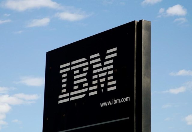 IBM&nbsp;l&agrave; tập đo&agrave;n c&ocirc;ng nghệ m&aacute;y t&iacute;nh l&acirc;u đời, được th&agrave;nh lập tại Mỹ v&agrave;o năm 1911 với t&ecirc;n Computing Tabulating Recording. Năm 1924, c&ocirc;ng ty được đổi t&ecirc;n th&agrave;nh International Business Machines, viết tắt l&agrave; IBM. Ảnh:&nbsp;Reuters.