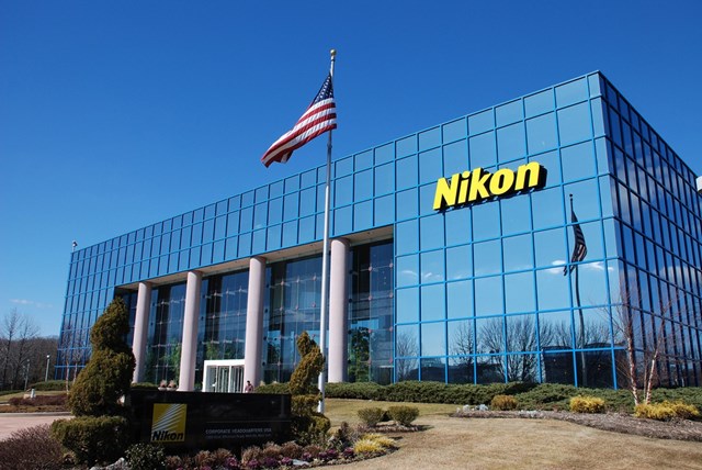 H&atilde;ng m&aacute;y ảnh&nbsp;Nikon&nbsp;được th&agrave;nh lập năm 1917 tại Tokyo (Nhật Bản) bởi Koyata Iwasaki. Thời gian đầu, Nikon c&oacute; t&ecirc;n Nippon Kogaku (Japan Optical trong tiếng Anh). Đến năm 1988, c&ocirc;ng ty đổi t&ecirc;n th&agrave;nh Nikon Corporation. Ảnh:&nbsp;PetaPixel.