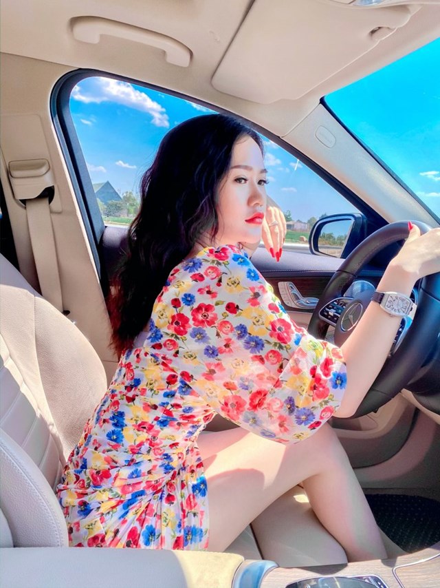 Phong c&aacute;ch năng động, trẻ trung đ&atilde; gi&uacute;p Hằng Phan th&agrave;nh c&ocirc;ng với lối đi của ri&ecirc;ng m&igrave;nh. Ảnh: Hằng Phan