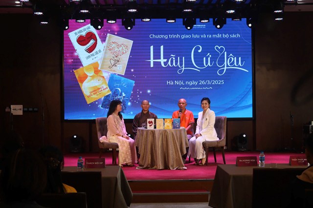 Ra mắt bộ s&#225;ch “H&#227;y cứ y&#234;u đi” của t&#225;c giả Trần Ho&#224;ng Nga: H&#224;nh tr&#236;nh kh&#225;m ph&#225; v&#224; y&#234;u thương ch&#237;nh m&#236;nh - Ảnh 3