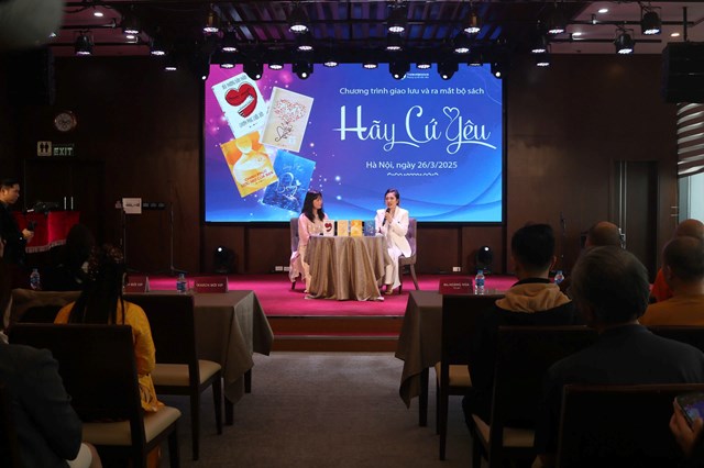 Ra mắt bộ s&#225;ch “H&#227;y cứ y&#234;u đi” của t&#225;c giả Trần Ho&#224;ng Nga: H&#224;nh tr&#236;nh kh&#225;m ph&#225; v&#224; y&#234;u thương ch&#237;nh m&#236;nh - Ảnh 2