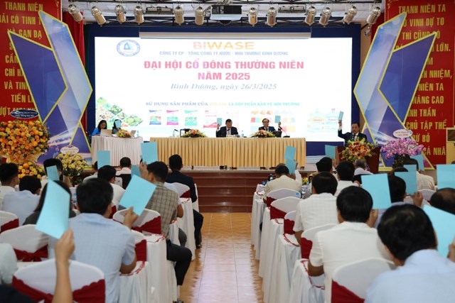 Cổ đông thông qua toàn bộ tờ trình tại Đại hội đồng cổ đông năm 2025. Ảnh Duy Bắc