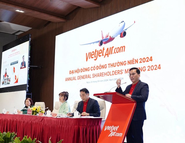 Tổng gi&aacute;m đốc Vietjet - &Ocirc;ng Đinh Việt Phương ph&aacute;t biểu tại ĐHĐCĐ 2024.