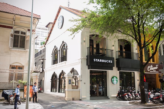 Cửa h&agrave;ng Starbucks Reserve tại số 11-13 H&agrave;n Thuy&ecirc;n, quận 1 tại thời điểm c&ograve;n thu&ecirc;. Ảnh: TL