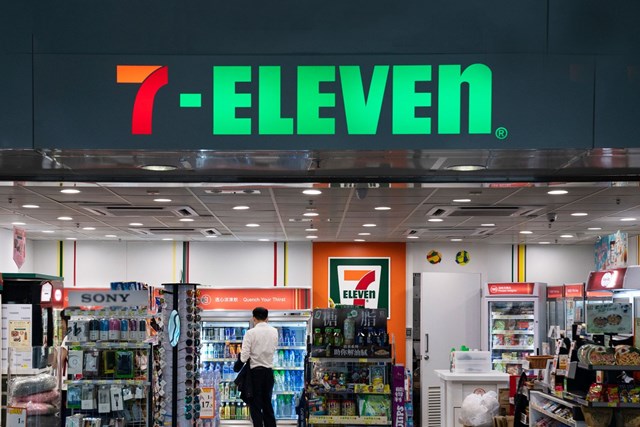 Chuỗi cửa h&agrave;ng b&aacute;ch h&oacute;a 7-Eleven sẽ l&agrave; c&aacute;c trung t&acirc;m ph&acirc;n phối quan trọng gi&uacute;p Lotte tăng tốc độ giao h&agrave;ng trực tuyến. Ảnh: Franchise500.&nbsp;