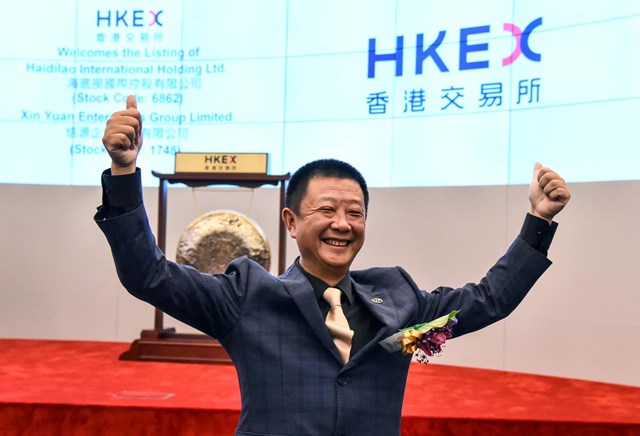 &Ocirc;ng Zhang Yong - nh&agrave; s&aacute;ng lập ki&ecirc;m CEO Haidilao từng l&agrave; một c&ocirc;ng nh&acirc;n. Ảnh: CNBC.&nbsp;