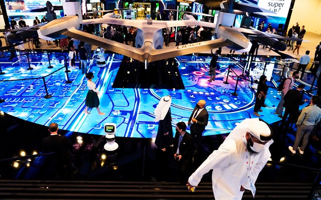 Uber tr&igrave;nh diễn c&ocirc;ng nghệ taxi bay tại một triển l&atilde;m ở Dubai. Ảnh: Israel Times.