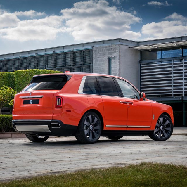 Chiếc SUV sang trọng nhất thế giới Rolls-Royce Cullinan 2022 trị gi&#225; gần 36 tỷ đồng c&#243; g&#236; đặc biệt? - Ảnh 7