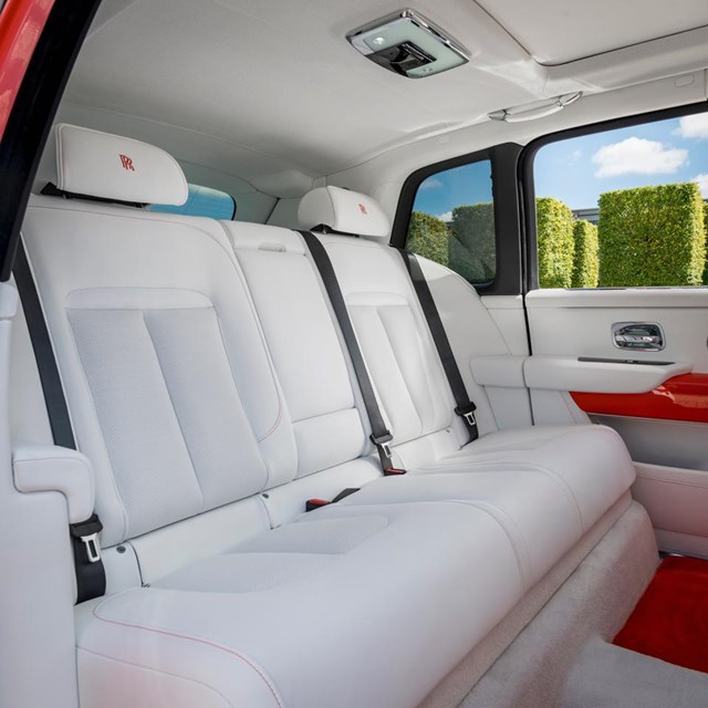 Chiếc SUV sang trọng nhất thế giới Rolls-Royce Cullinan 2022 trị gi&#225; gần 36 tỷ đồng c&#243; g&#236; đặc biệt? - Ảnh 3