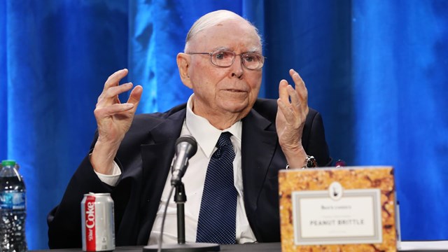 Charlie Munger tại cuộc họp thường niên của Berkshire Hathaway ở Los Angeles vào ngày 1 tháng 5. Ảnh: CNBC. 
