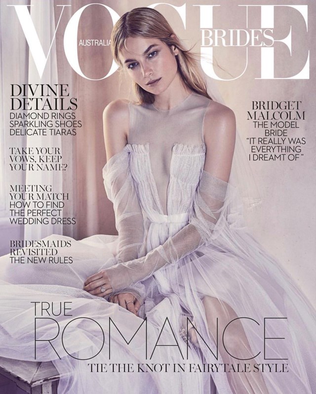 Thiết kế v&aacute;y cưới của b&agrave; Wang tr&ecirc;n b&igrave;a tạp ch&iacute; Vogue. Ảnh: Vogue