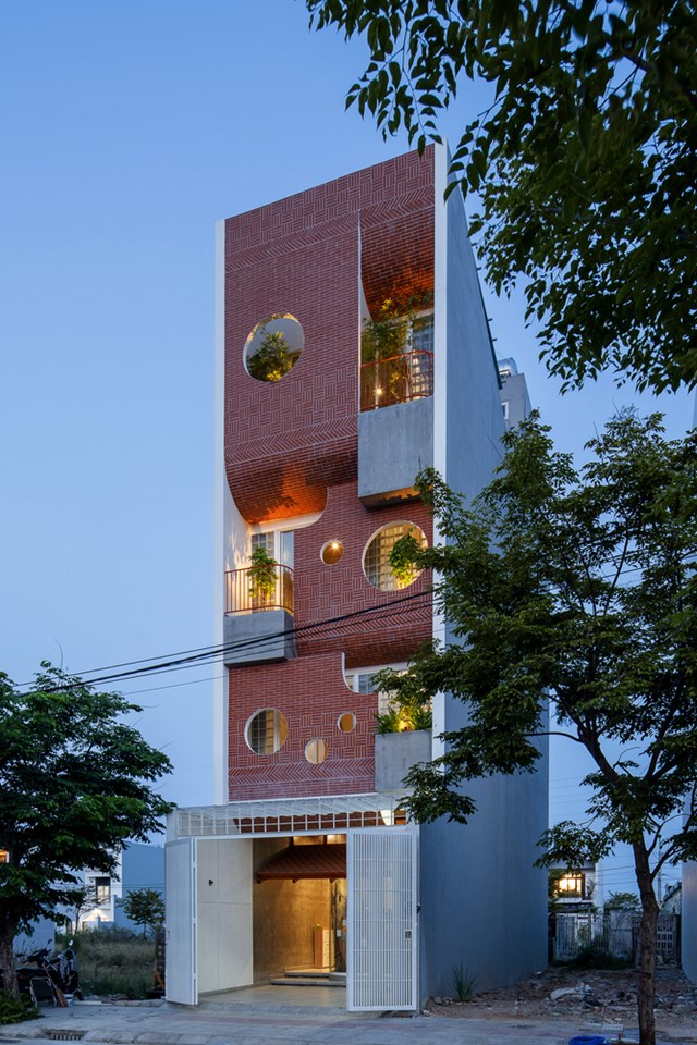 "Đ&agrave; Nẵng House" từ một g&oacute;c nh&igrave;n kh&aacute;c từ b&ecirc;n ngo&agrave;i.