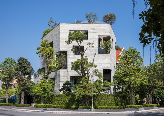 C&ocirc;ng tr&igrave;nh được đặt t&ecirc;n l&agrave; 'Hạ Long Villa' bởi vị tr&iacute; gần bờ biển, c&oacute; tầm nh&igrave;n thẳng ra kỳ quan thi&ecirc;n nhi&ecirc;n thế giới Vịnh Hạ Long.&nbsp;&nbsp;