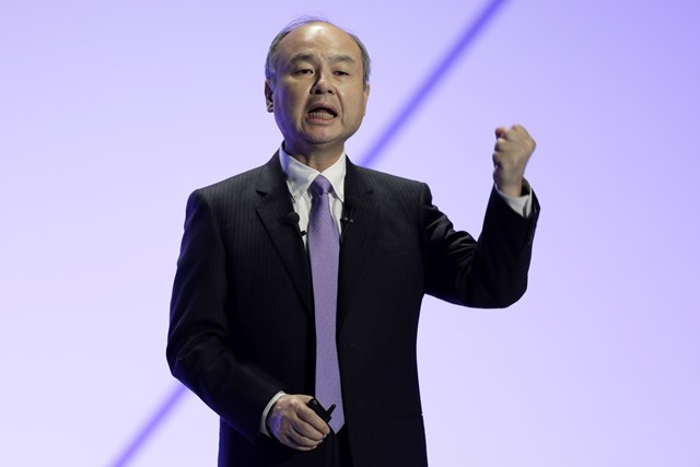 Nhiều người cho rằng sự độc đo&aacute;n của&nbsp;Masayoshi Son l&agrave; một trong những nguy&ecirc;n nh&acirc;n ch&iacute;nh khiến nhiều nh&acirc;n t&agrave;i rời bỏ Softbank. Ảnh: Bloomberg.