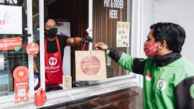 Kh&aacute;ch h&agrave;ng Gofood tại Indonesia sẽ c&oacute; th&ecirc;m lựa chọn khi đặt thức ăn qua nền tảng n&agrave;y. Ảnh: Gojek.