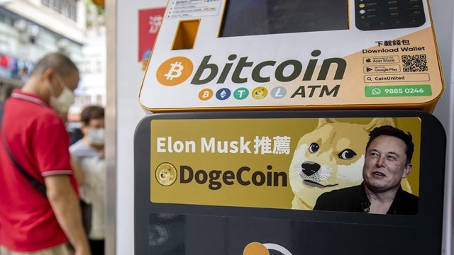Elon Musk được v&iacute; như "bố gi&agrave;" của DogeCoin. Ảnh: BQ Prime.&nbsp;