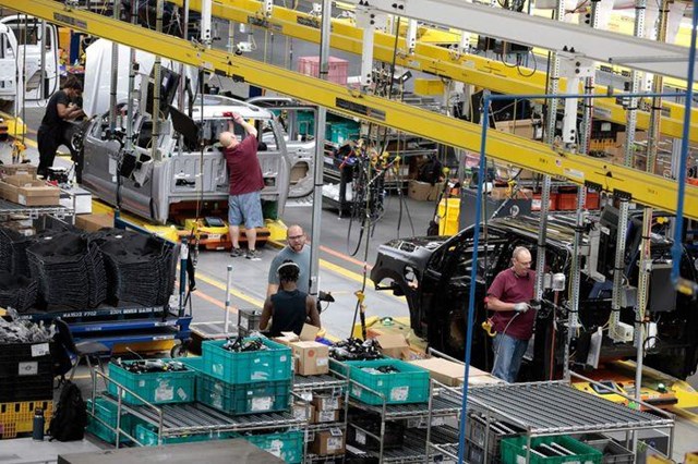 Ford cũng đang gặp kh&oacute; v&igrave; b&atilde;o l&atilde;i suất. Ảnh: Getty Images.