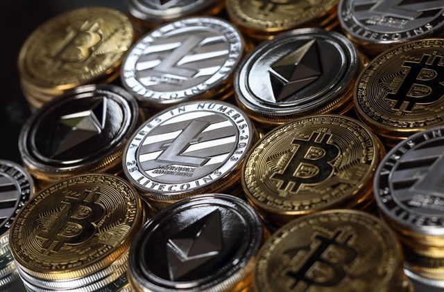 Vốn h&oacute;a thị trường tiền điện tử đạt 3.300 tỷ USD v&agrave;o ng&agrave;y 8 th&aacute;ng 11. Ảnh: Bloomberg