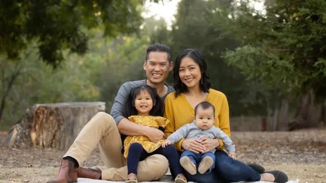 Cheryl Sew Hoy c&ugrave;ng chồng v&agrave; c&aacute;c con. Ảnh: Tiny Health.&nbsp;