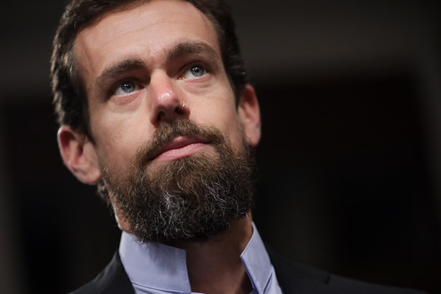 Jack Dorsey l&agrave; một trong những tỷ ph&uacute; c&ocirc;ng nghệ hiếm hoi tr&ecirc;n thế giới đồng thời giữ chức CEO hai tập đo&agrave;n trị gi&aacute; h&agrave;ng chục tỷ USD trong nhiều năm. Ảnh: Complex.