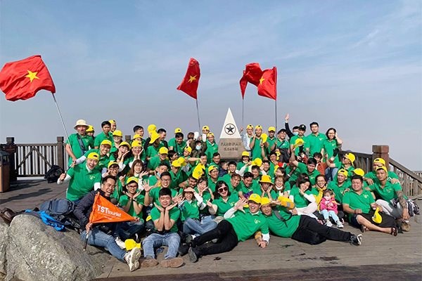 Du kh&aacute;ch trong nước đ&atilde; đi du lịch trở lại. Ảnh: TST Tourist