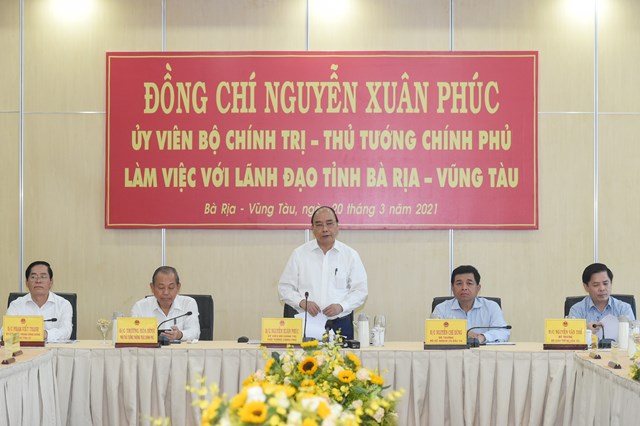 Thủ tướng Nguyễn Xu&acirc;n Ph&uacute;c: L&agrave; cảng nước s&acirc;u nhưng m&agrave; giao th&ocirc;ng kh&ocirc;ng được giải quyết th&igrave; kh&ocirc;ng c&aacute;ch n&agrave;o ph&aacute;t triển xứng tầm khu vực, quốc tế. Ảnh: VGP/Quang Hiếu