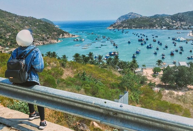 Vịnh Vĩnh Hy nh&igrave;n từ tr&ecirc;n cao. Ảnh: goninhthuan