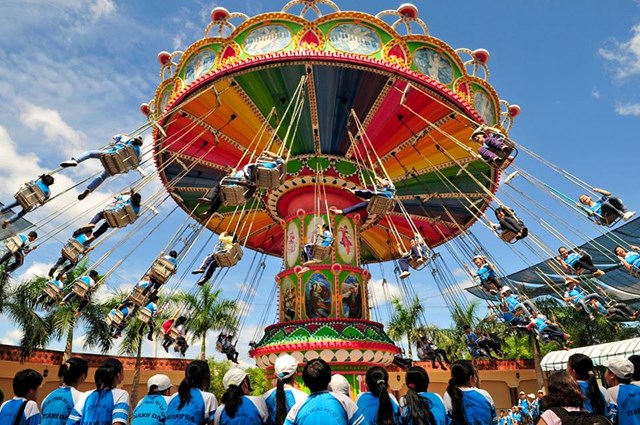 Tr&ograve; chơi đu quay mạo hiểm trong KDL (nguồn ảnh: trip.vn)
