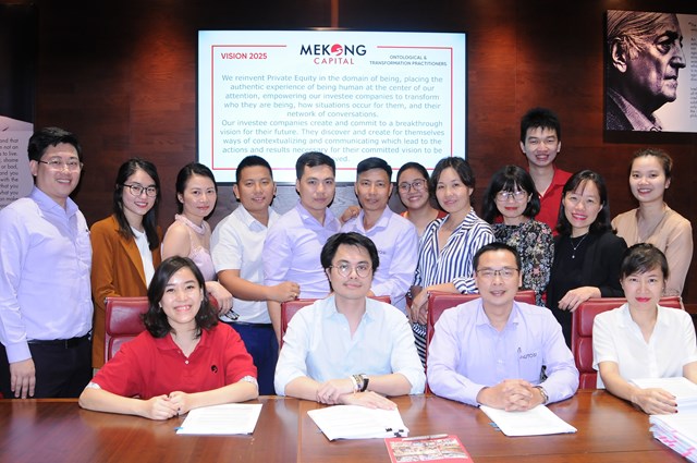 Đại diện Mekong Capital v&agrave; Mutosi trong buổi k&yacute; kết. Ảnh: Mekong Captital