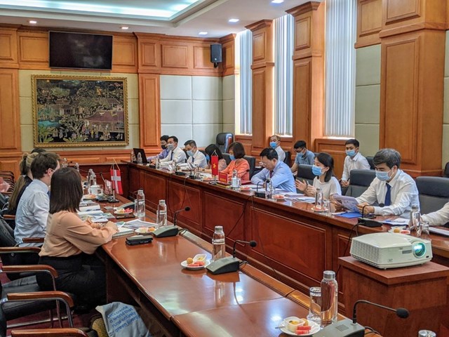 Ph&oacute; Chủ tịch UBND th&agrave;nh phố Nguyễn Đức Thọ tiếp v&agrave; l&agrave;m việc với Đo&agrave;n c&ocirc;ng t&aacute;c của Đại sứ qu&aacute;n Đan Mạch do b&agrave; Louise Holmsgaard Đại biện l&acirc;m thời, Đại sứ qu&aacute;n Đan Mạch tại Việt Nam. Ảnh:&nbsp;Haiphong.gov.vn.