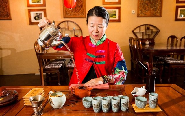 Uống ch&#233;n tr&#224; thẩm thấu được bao triết l&#253; nh&#226;n sinh s&#226;u sắc? - Ảnh 3