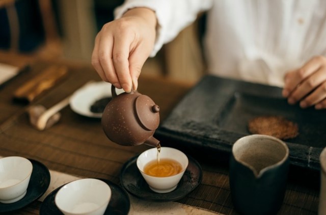 Uống ch&#233;n tr&#224; thẩm thấu được bao triết l&#253; nh&#226;n sinh s&#226;u sắc? - Ảnh 2