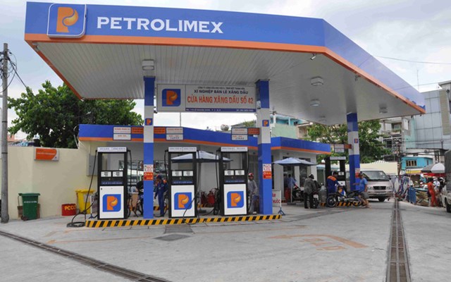 Sản lượng kinh doanh xăng dầu giảm mạnh, Petrolimex (PLX) b&#225;o l&#227;i qu&#253; III giảm hơn 91% - Ảnh 1