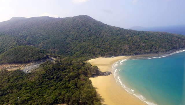 Quỹ đất ở C&ocirc;n Đảo rất &iacute;t, chủ yếu l&agrave; đất rừng v&agrave; biển - Ảnh: Đ.H