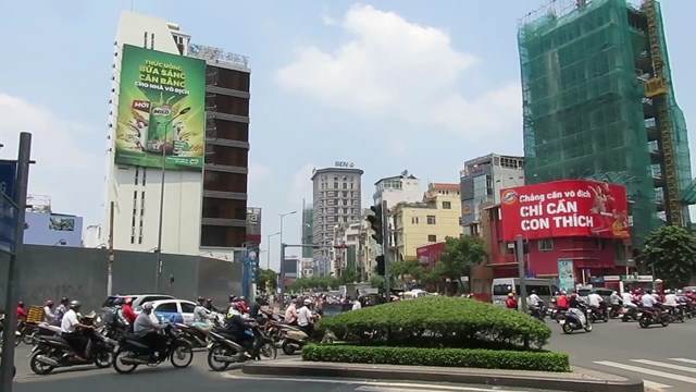 Ng&atilde; tư trong c&acirc;u chuyện marketing của Milo v&agrave; Ovaltine.