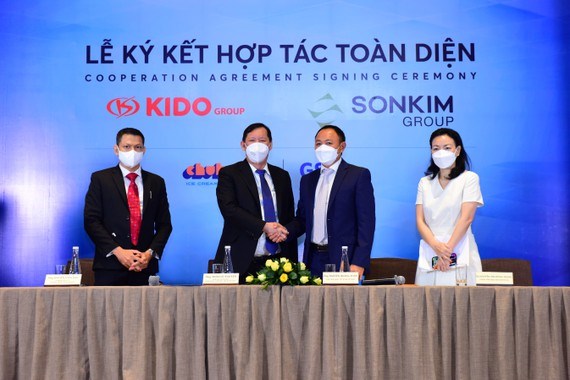Lễ k&yacute; kết hợp t&aacute;c to&agrave;n diện giữa KIDO v&agrave; Sơn Kim Group. Nguồn: Internet