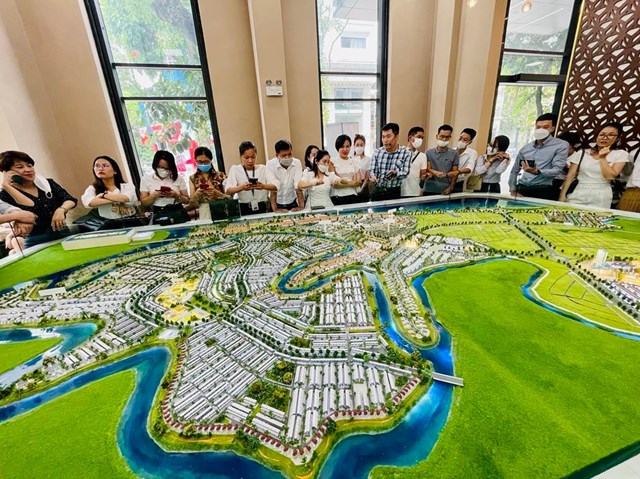 Căn hộ vừa t&#250;i tiền v&#224; bất động sản hạng sang vẫn h&#250;t d&#242;ng tiền trong năm 2023 - Ảnh 1