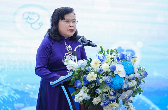 PGS.TS.BS Nguyễn Thị Xuy&ecirc;n, Chủ tịch Tổng hội Y học Việt Nam, đ&aacute;nh gi&aacute; cao tinh thần đổi mới s&aacute;ng tạo của Hệ thống BVĐK T&acirc;m Anh v&agrave; Hệ thống Trung t&acirc;m Ti&ecirc;m chủng VNVC khi kết hợp với TikTok. Ảnh: BVĐK T&acirc;m Anh