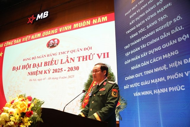 Thượng tướng Vũ Hải Sản, Ủy vi&ecirc;n BCH Trung ương Đảng, Thứ trưởng Bộ Quốc ph&ograve;ng ph&aacute;t biểu tại Đại hội Đại biểu MB lần thứ VII.