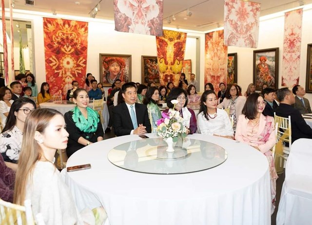 Hội trường tổ chức lễ kỷ niệm 5 năm th&agrave;nh lập thương hiệu DeSilk