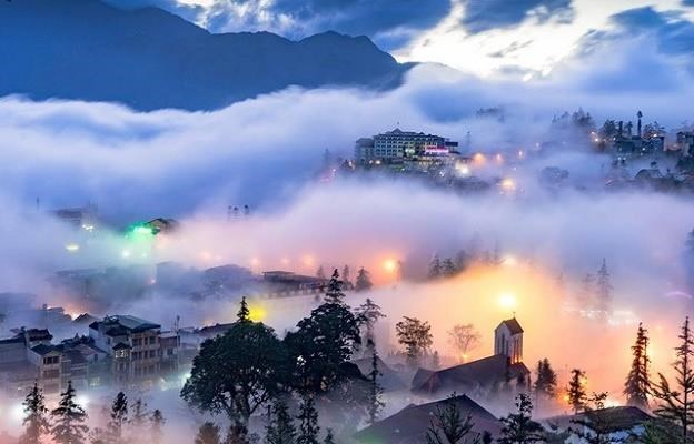 Tam Đảo nổi tiếng l&agrave; thị trấn thi&ecirc;n đường giữa những đảo m&acirc;y, mang vẻ đẹp l&atilde;ng mạn, cổ k&iacute;nh pha ch&uacute;t b&iacute; ẩn của phố n&uacute;i